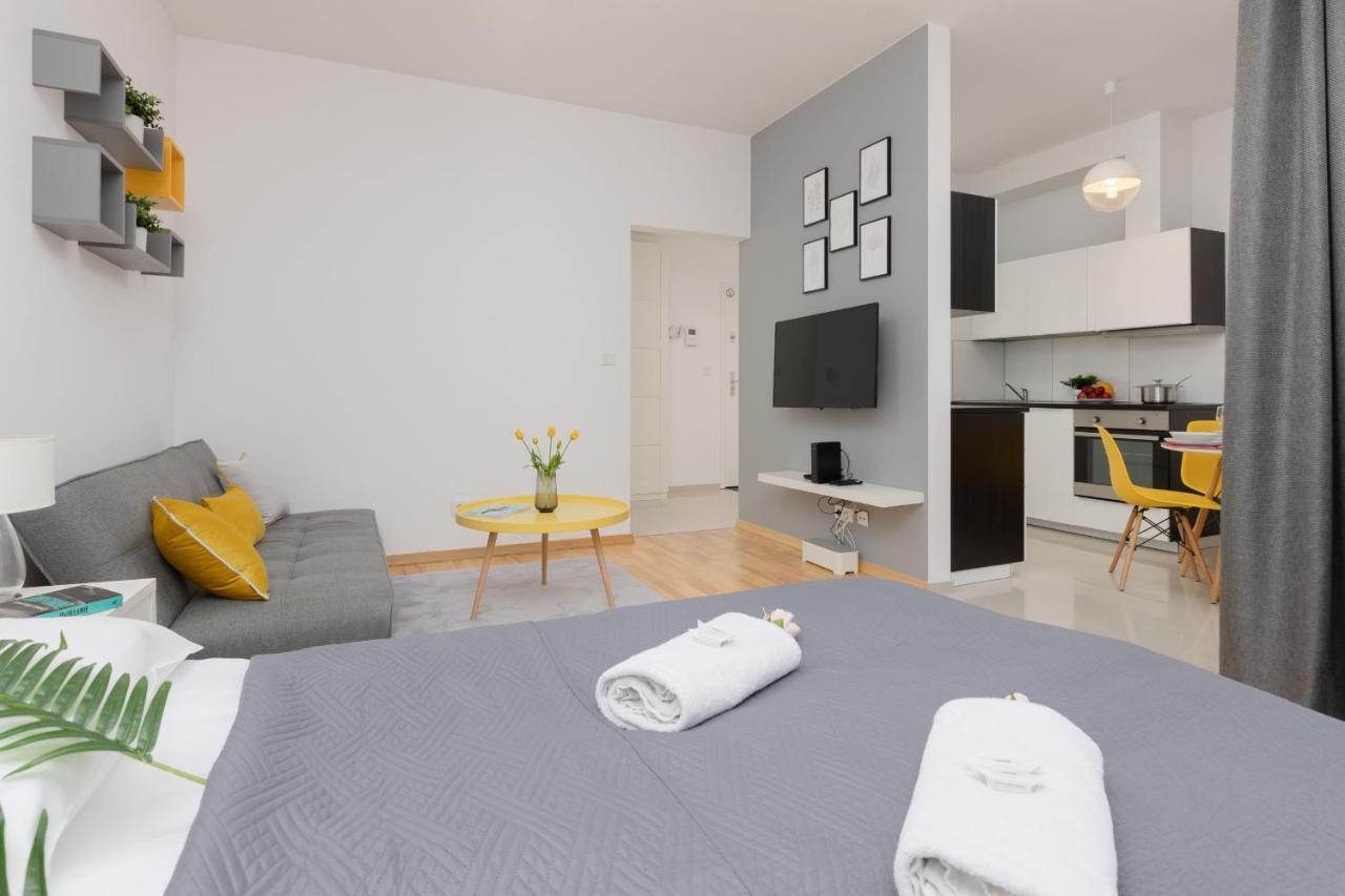 Warsaw Wola Apartment Near Nocny Market By Noclegi Renters Exterior photo