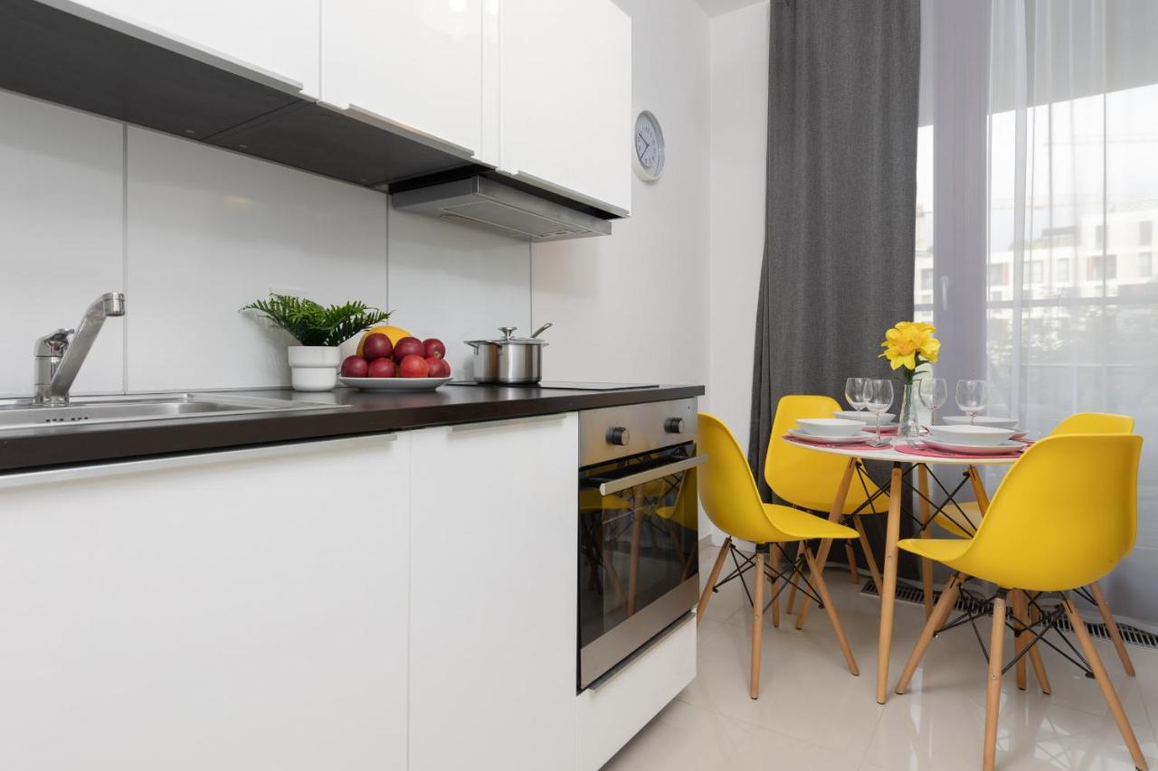 Warsaw Wola Apartment Near Nocny Market By Noclegi Renters Exterior photo